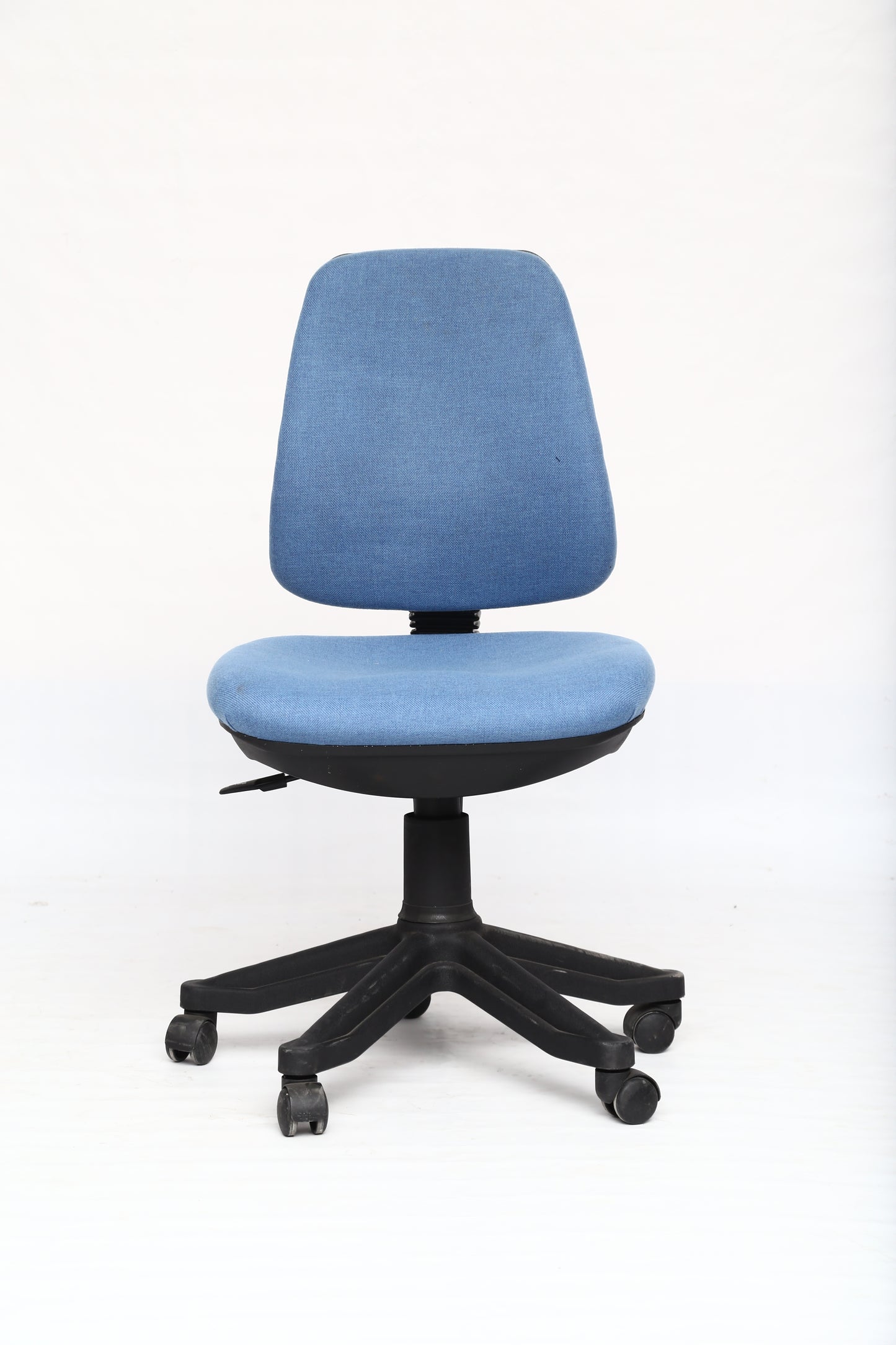 Low-Back Visitor Chair Without Arms – Compact and Functional Seating