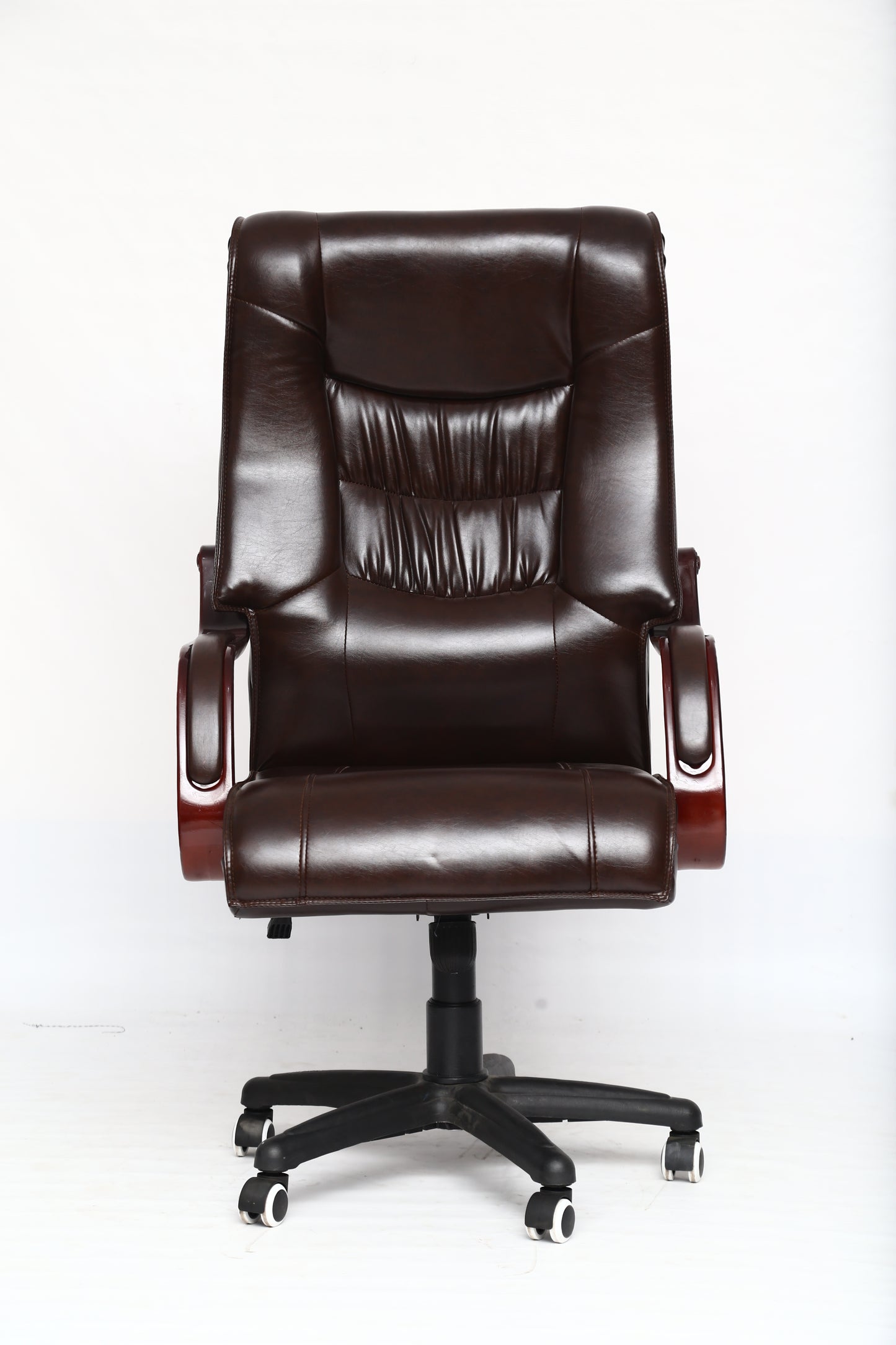 Elite Executive Leather Chair for CEOs with Adjustable Comfort