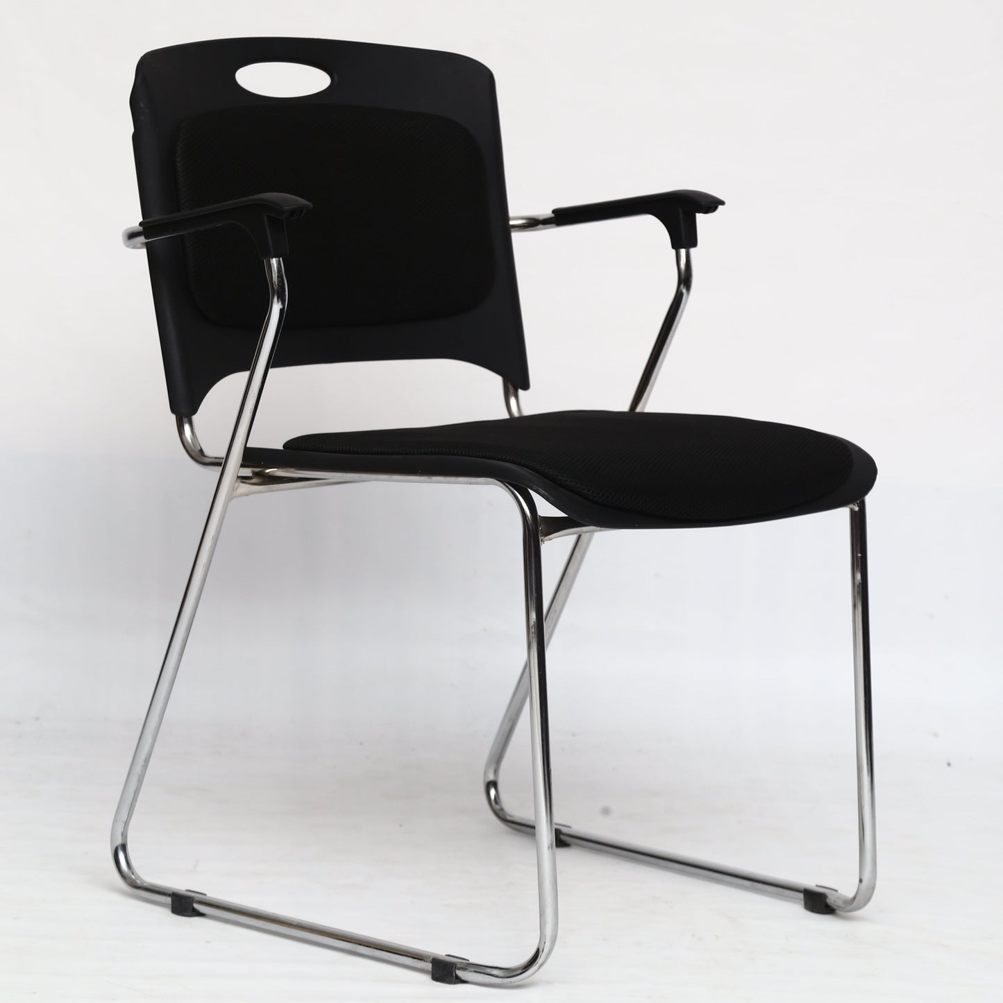 Visitor Mesh Chair with Black Metal Frame – Sleek and Comfortable Seating